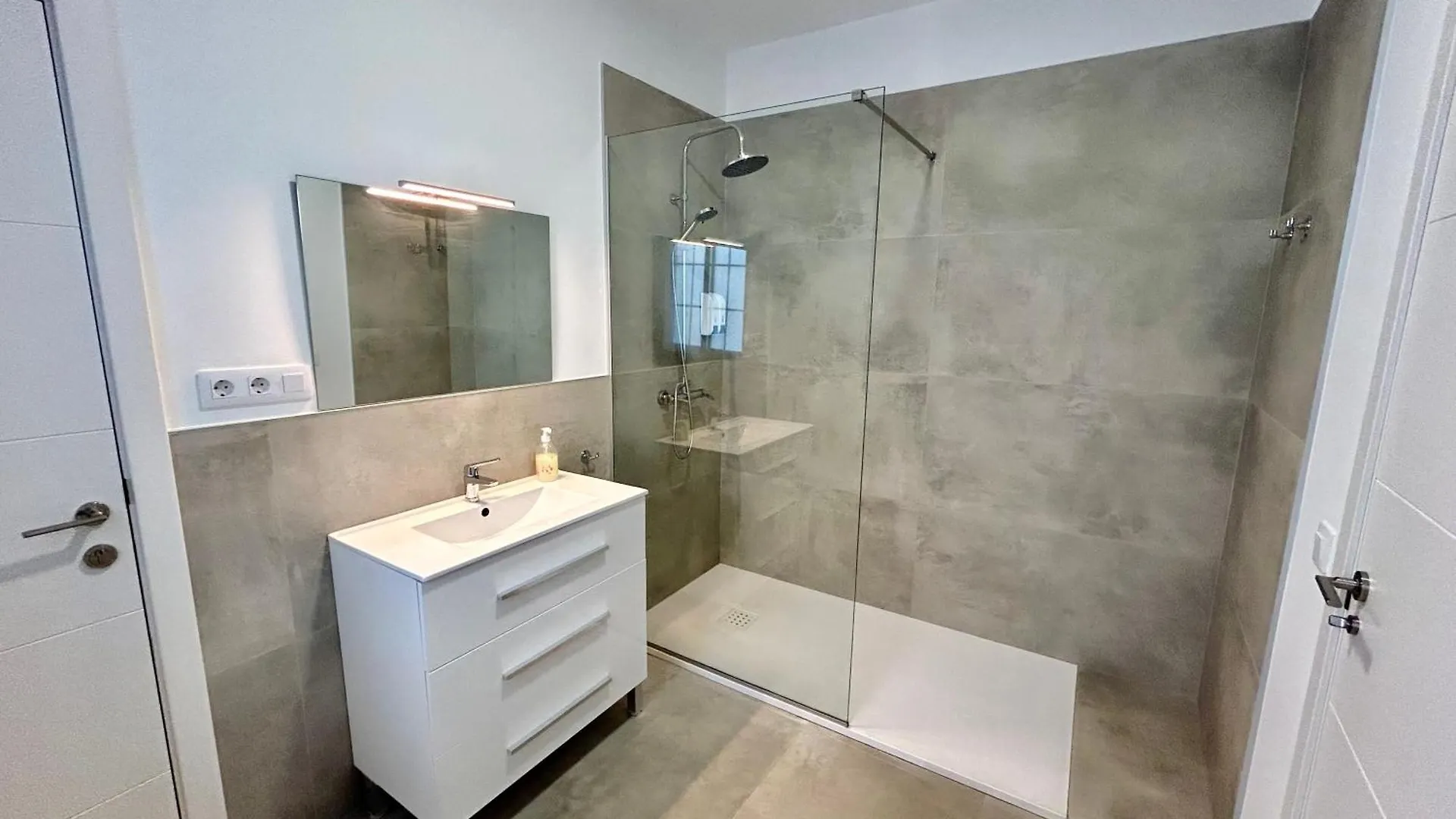 Apartment Acogedor Apt 6Pax 3Bdr 2Bth - Cozyhomesevilla5 Spain