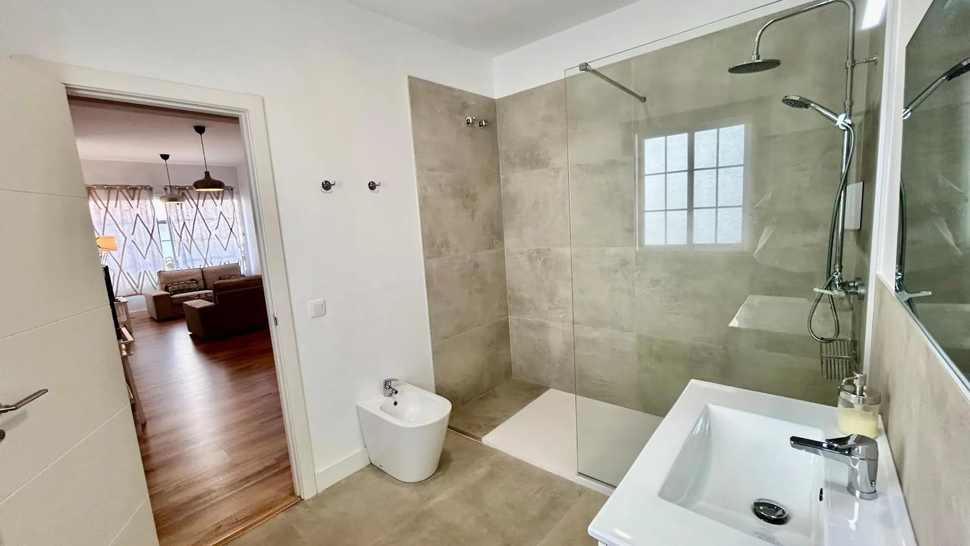 Apartment Acogedor Apt 6Pax 3Bdr 2Bth - Cozyhomesevilla5
