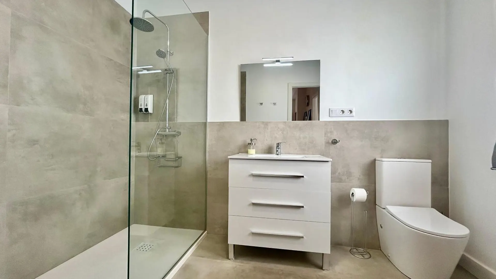 Apartment Acogedor Apt 6Pax 3Bdr 2Bth - Cozyhomesevilla5 Spain